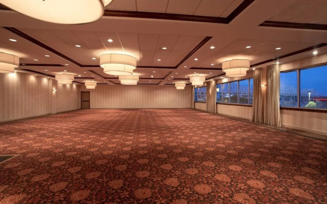 Sheraton Louisville Riverside Hotel