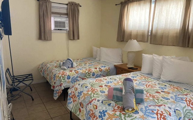 Holiday Court 08 - Lagoon