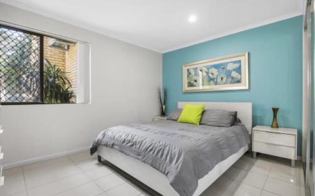 Golden Shores Unit 1, 21 Landsborough Parade