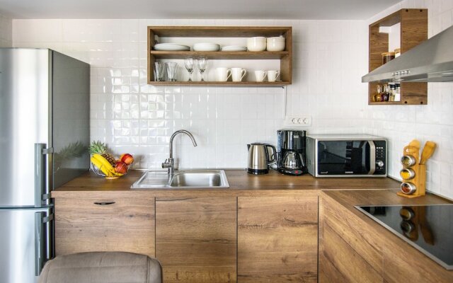 California Apartments III