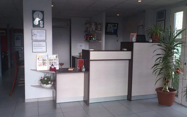 Hotel initial by balladins Roissy CDG / Saint-Mard