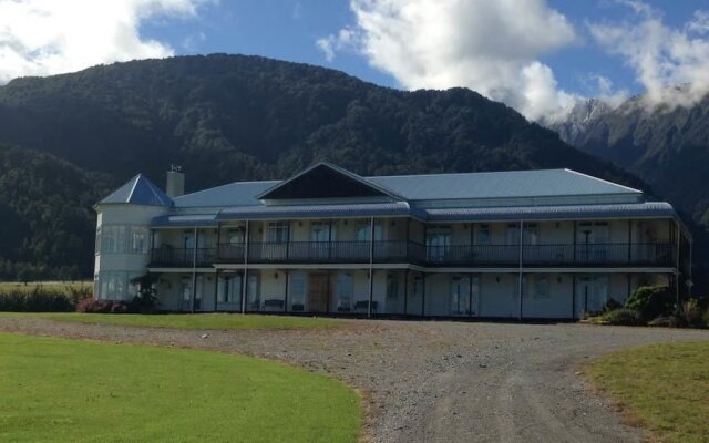 Hukawai Lodge