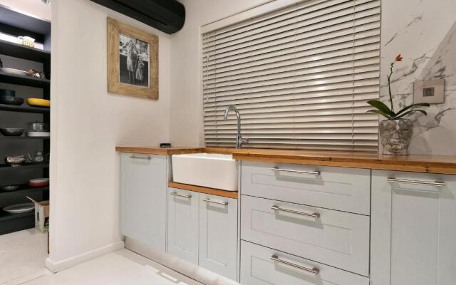 Sail Street 52 by AirAgents