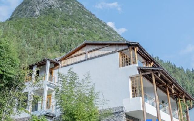 Xingyi Wanfenglin Ruhuazaoye Homestay (Baguatian Observation Deck)