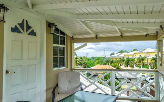 Your quaint home just steps from beach