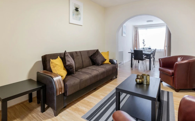 2-bed House - Sleeps 7 & Free Parking