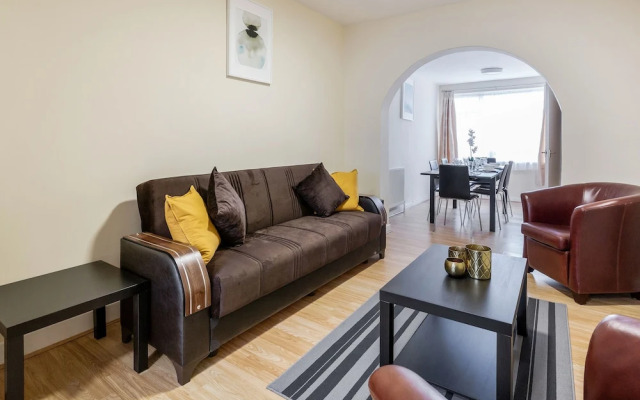 Beautiful 2-bed House in Quiet Cul-de-sac