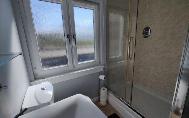 NEW Fabulous 2BD Maisonette Dunfermline, Fife