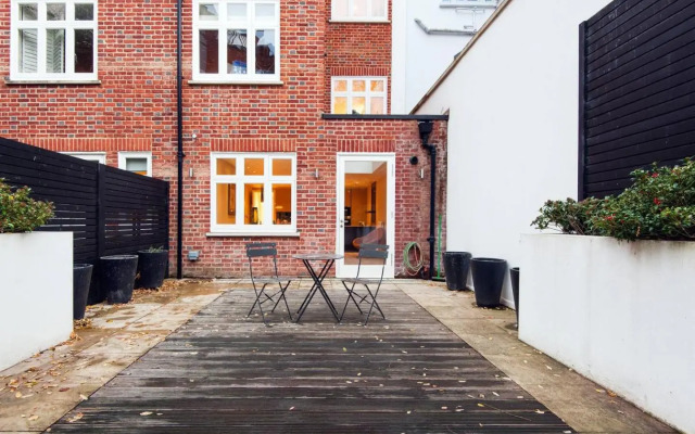 Homely and Chic 2 Bed Apartment with Garden Patio