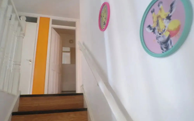 Chelsea Orange Apartment Sleeps10-petsok-parking
