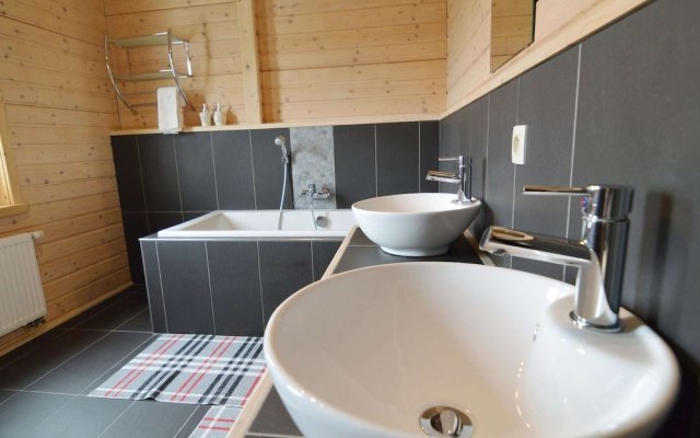 Cozy Chalet in Septon with Sauna and Jacuzzi