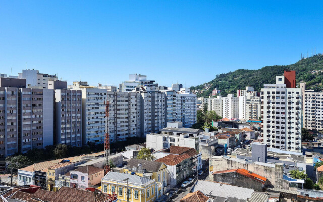 Studio bem localizado no centro de Floripa EVA105