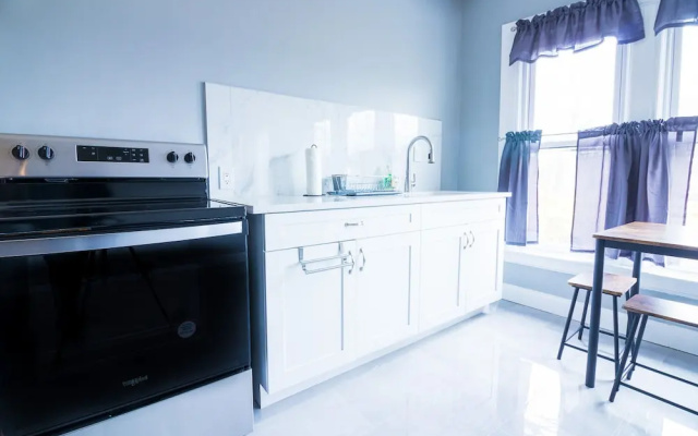 Cozy 1 bedroom Apartment Sleeps 4