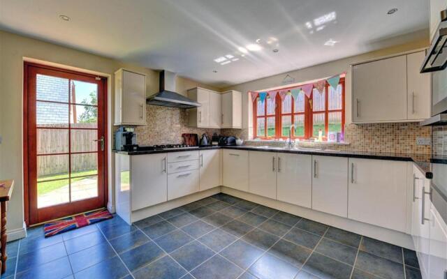 28 Barnes Meadow