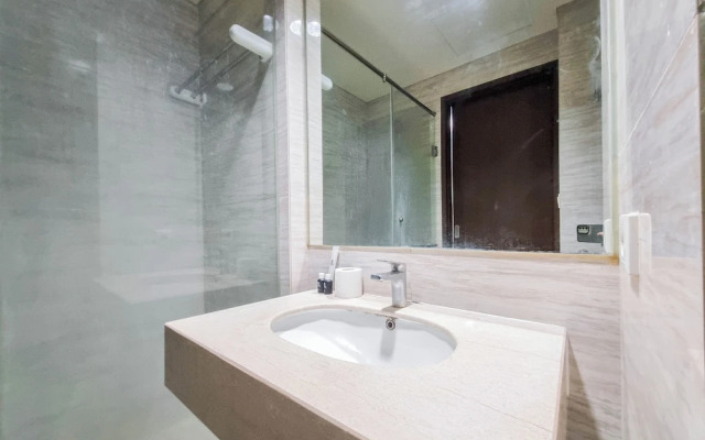 Cozy And Warm Studio Room At Uttara The Icon Apartment