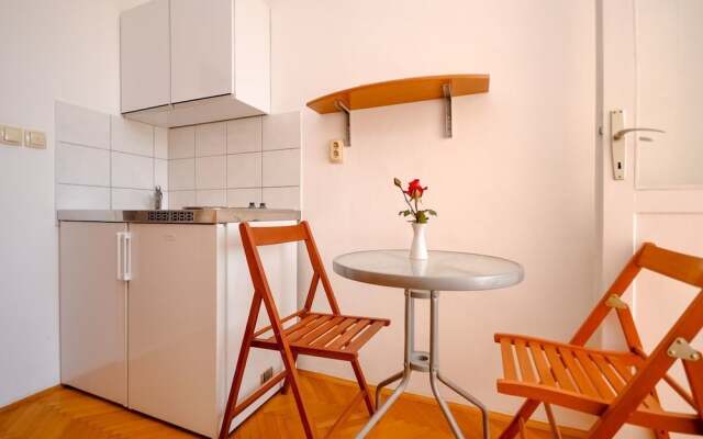 Apartments and Rooms Nikola