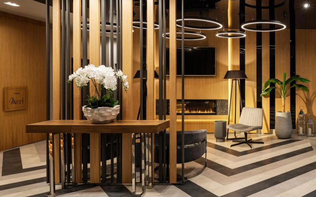 -- ESTE PARK HOTEL -- part of Urban Chic Luxury Design Hotels - open since October 2022 - Parking - Compliments - next to Shopping & Dining - Mall Plovdiv