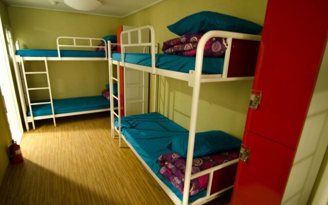 Kimchee Sinchon Guesthouse - Hostel