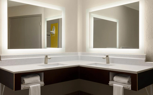 Days Inn by Wyndham Suites Fredericksburg