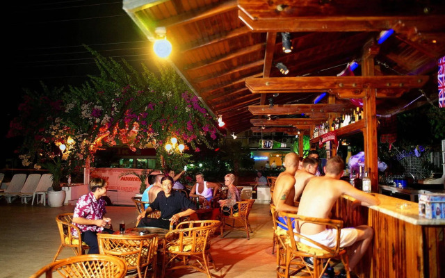 Oasis Otel