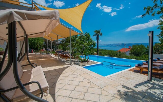 Exceptional Villa With Private Swimming Pool And Sea View