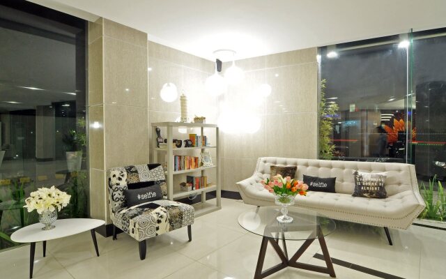 717 Cesar Place Hotel