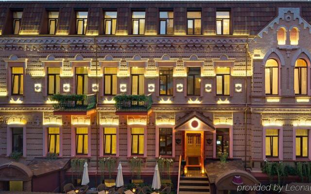 Hotel 19
