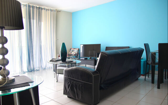 Skyclub Beach Suite at Mobay Club
