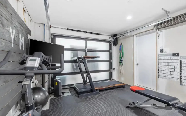 Luxury Clarendon 4-BR Homestay - McVeigh