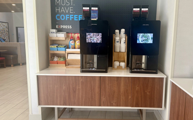 Holiday Inn Express & Suites Chatsworth by IHG