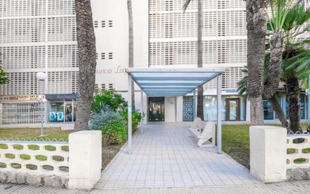 Apartamento con piscina y garaje, Playa a 10 min