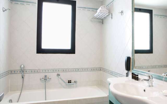 Ramada by Wyndham, Athens Club Attica Riviera Hotel