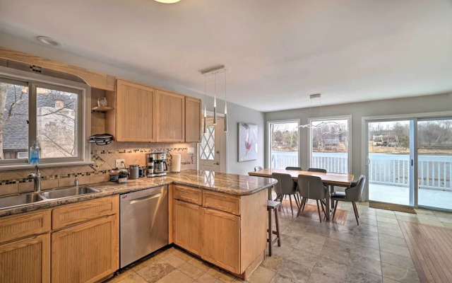 Lakefront Poconos Vacation Rental w/ Deck