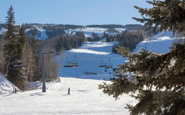 3 BR Penthouse w Hot-tub -mountain Views