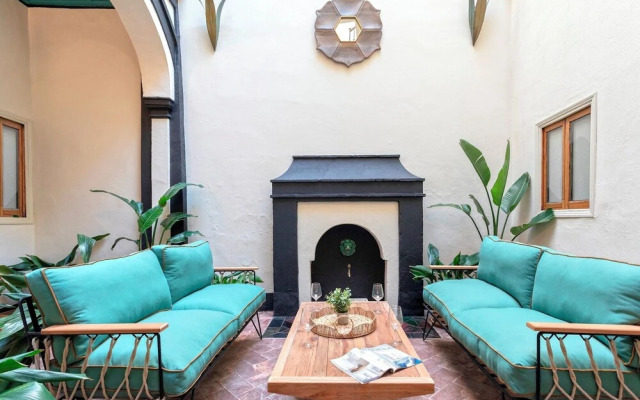 Sevillian House With Terrace. Augusto Plasencia