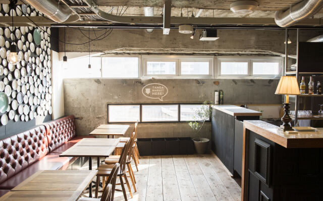 Hostel and Dining Tanga Table