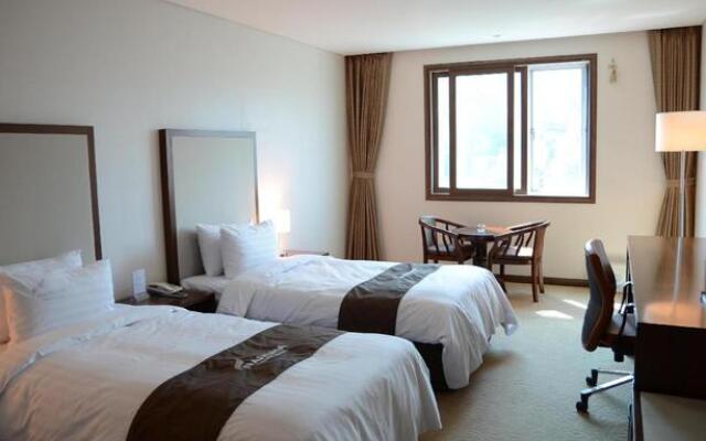 Narsha Tourist Hotel