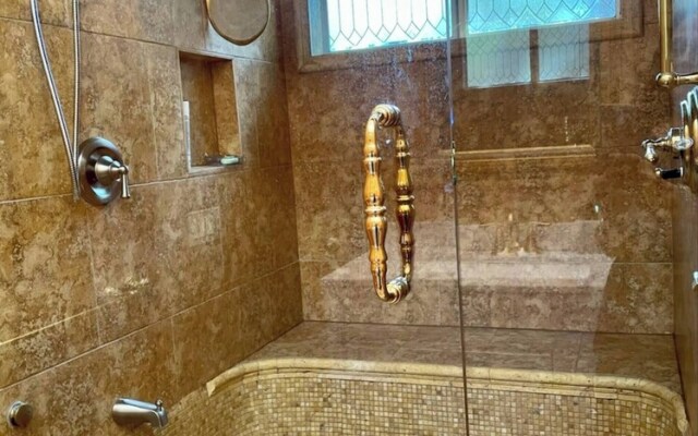 Paradise Vacation Estate Near Universal Studios