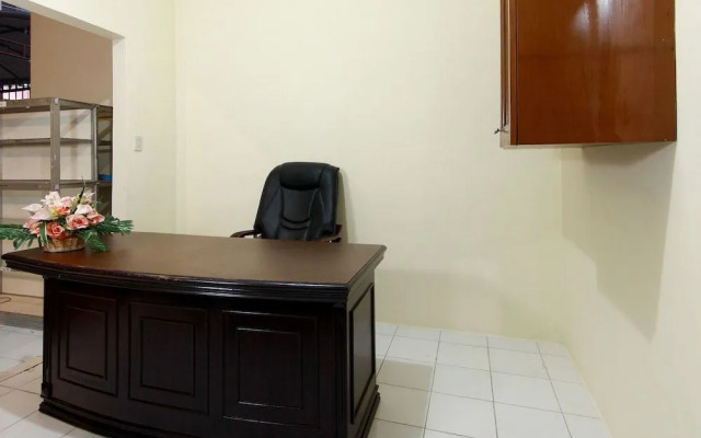 OYO Living 1332 Almonsari Residence