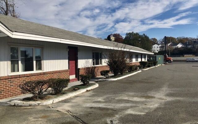 Town Line Inn