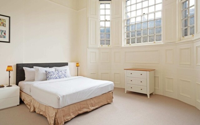 Bright 2 Bedroom Apartment in South Kensington