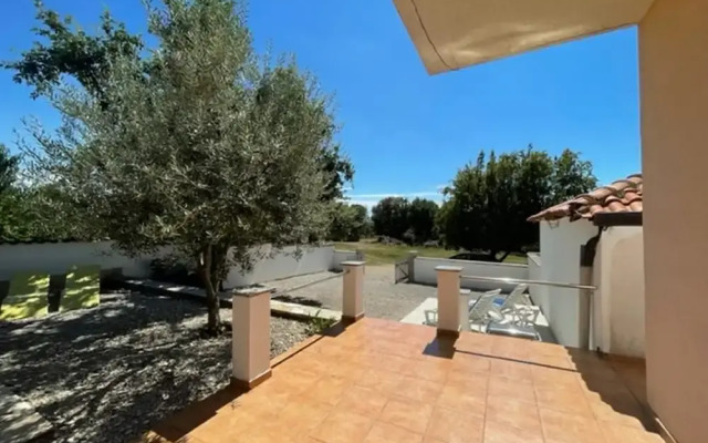 Appealing Apartment With Garden