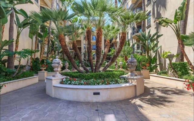 DTLA Apartment With Parking and Pool