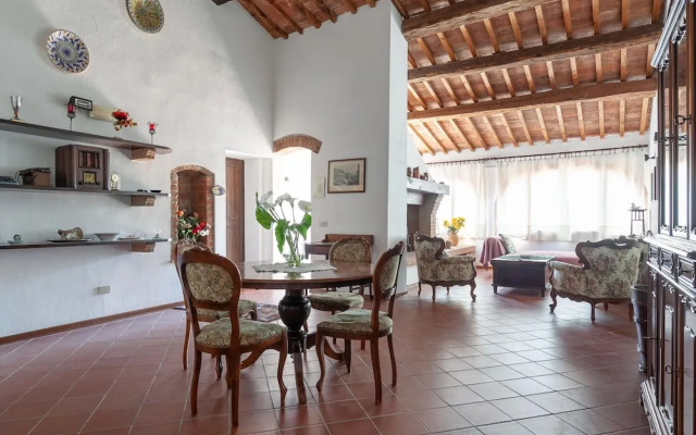 Apartment in Tuscany With Pool & BBQ