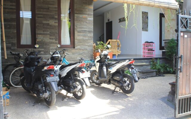 Suwardika Homestay and Dormitory - Hostel