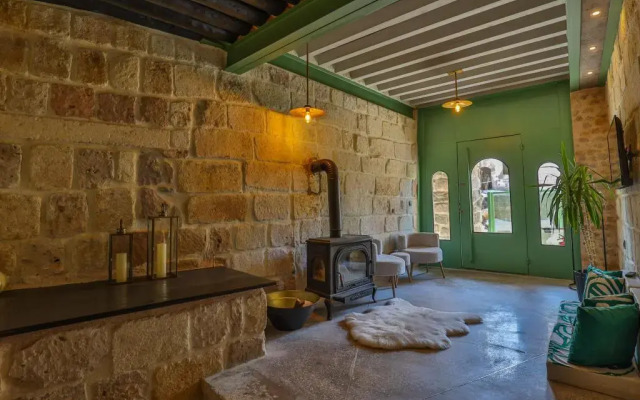 Eka Cave Maison