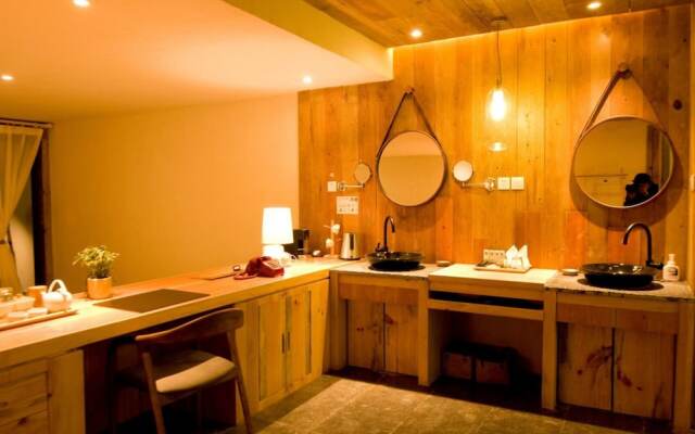 Lugu Lake Angou Boutique Hotel