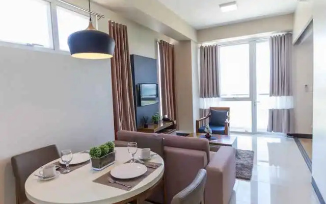 CSuites at 8 Newtown Residences