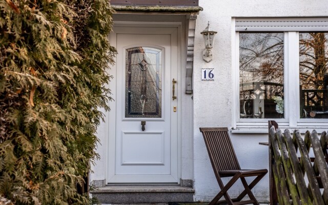 Gemütliches Haus Mit Garten Und Balkon