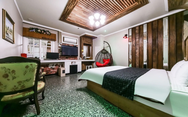 Raphael Hotel